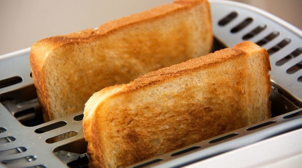 Хліб у тостері